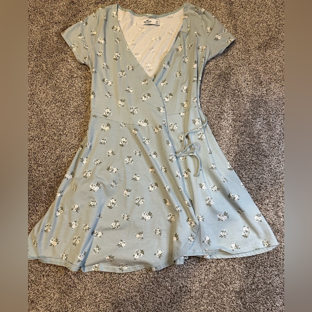 🔆 Hollister Light Green Wrap Dress 🔆